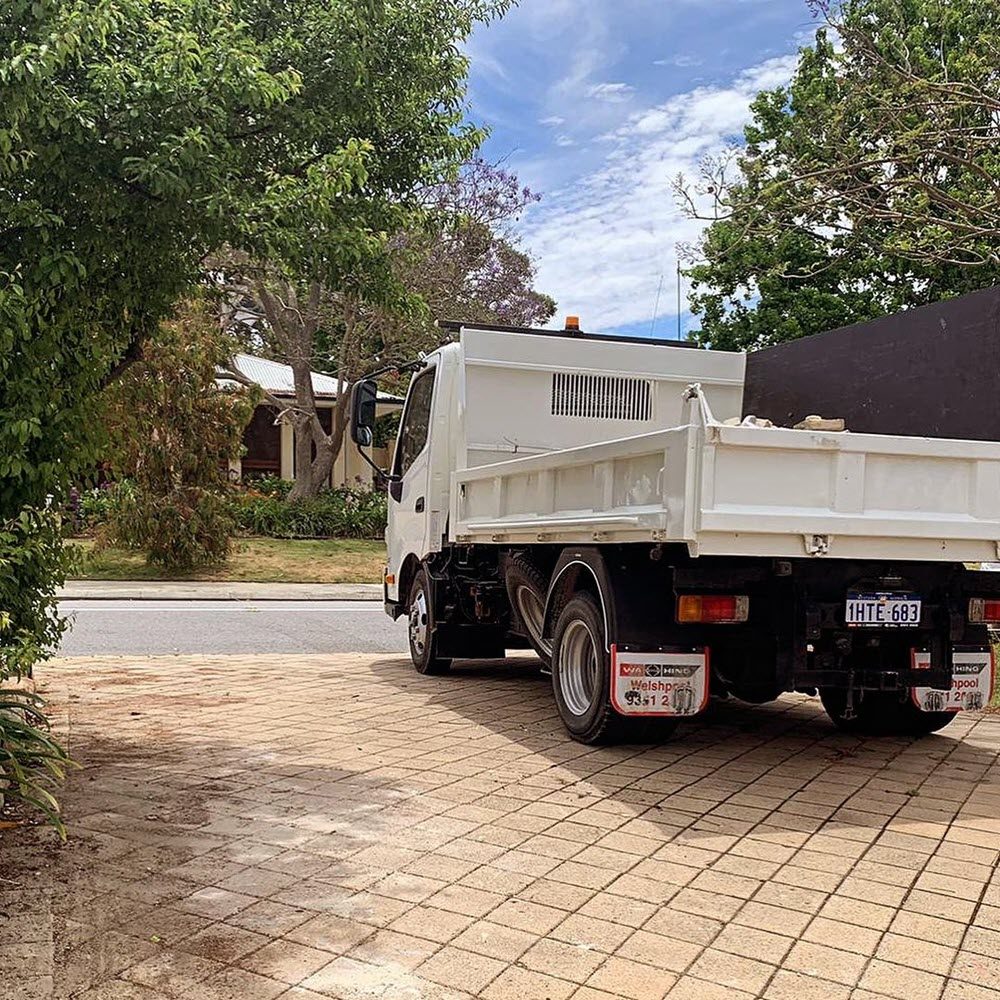 Rubbish removal services in Perth provided by Thistle Waste Removals.
