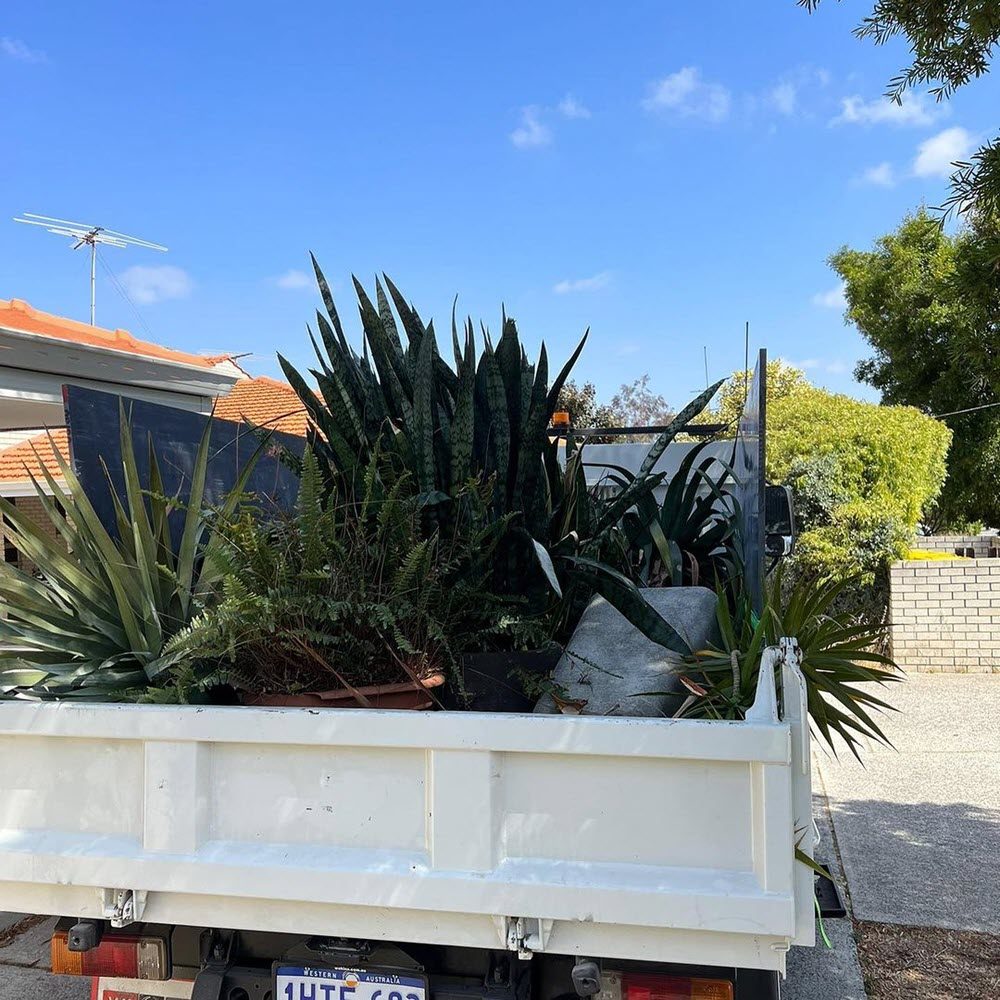 Removal of green waste in Perth northern suburbs, providing sustainable waste removal services.